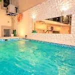 Com Jacuzzi E Piscina Privada Em * Quarteira