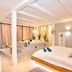 Com Jacuzzi E Piscina Privada Em Apartment Quarteira