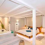 Com Jacuzzi E Piscina Privada Em Apartment