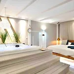 Apartment Com Jacuzzi E Piscina Privada Em *