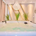 Com Jacuzzi E Piscina Privada Em Quarteira