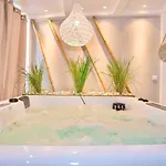 Com Jacuzzi E Piscina Privada Em Quarteira