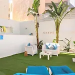 Com Jacuzzi E Piscina Privada Em