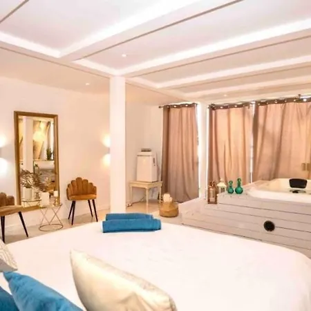 Com Jacuzzi E Piscina Privada Em Daire