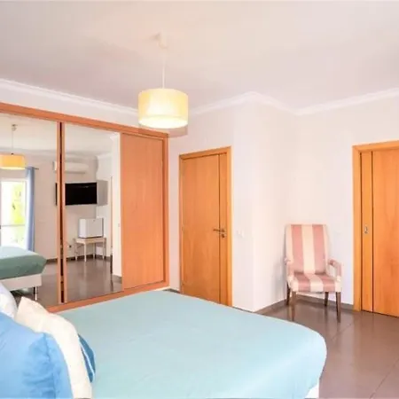 Com Jacuzzi E Piscina Privada Em * Quarteira