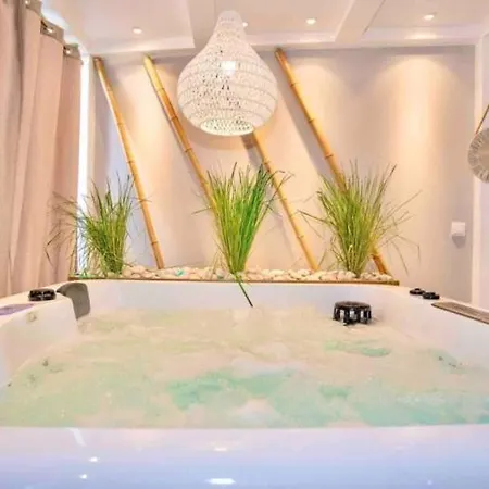Com Jacuzzi E Piscina Privada Em Quarteira