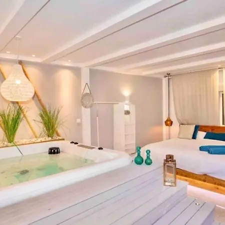 Lägenhet Com Jacuzzi E Piscina Privada Em Quarteira