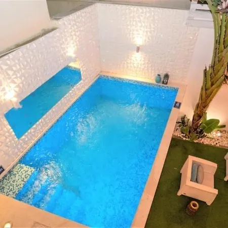 Com Jacuzzi E Piscina Privada Em Quarteira