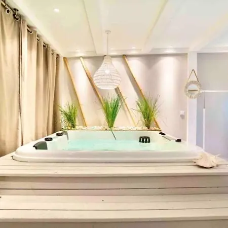Com Jacuzzi E Piscina Privada Em Lägenhet