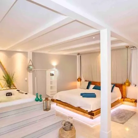 Lägenhet Com Jacuzzi E Piscina Privada Em Quarteira
