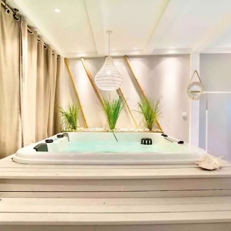 Com Jacuzzi E Piscina Privada Em Quarteira