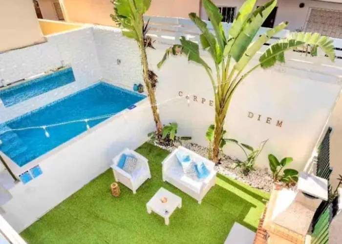 Com Jacuzzi E Piscina Privada Em *