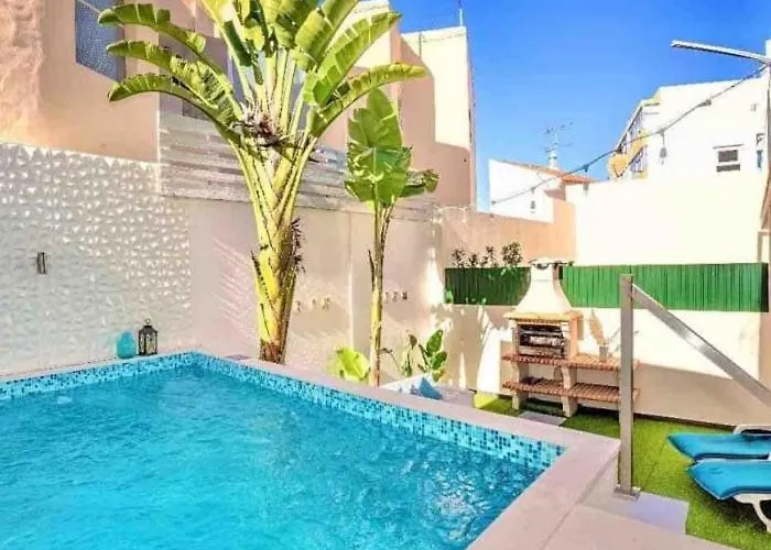 Com Jacuzzi E Piscina Privada Em * Quarteira