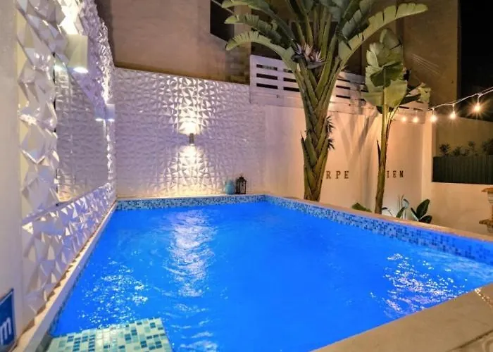 Com Jacuzzi E Piscina Privada Em Appartement