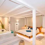 Com Jacuzzi E Piscina Privada Em דירה קווארטיירה