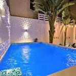 דירה Com Jacuzzi E Piscina Privada Em קווארטיירה