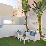 Com Jacuzzi E Piscina Privada Em דירה