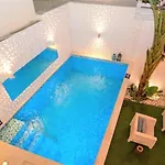 Com Jacuzzi E Piscina Privada Em קווארטיירה