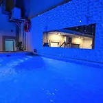 Com Jacuzzi E Piscina Privada Em קווארטיירה