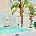 Com Jacuzzi E Piscina Privada Em קווארטיירה
