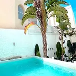 Com Jacuzzi E Piscina Privada Em *